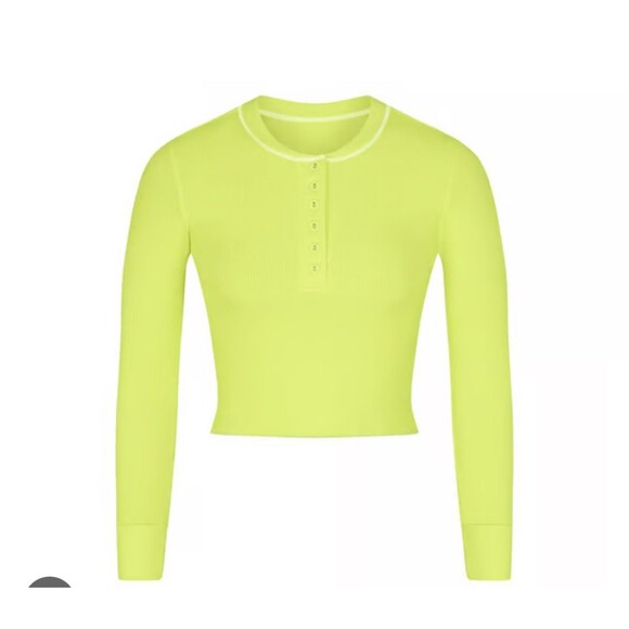 SKIMS COTTON RIB LONG SLEEVE CROP HENLEY XXS Daffodil - Picture 1 of 5